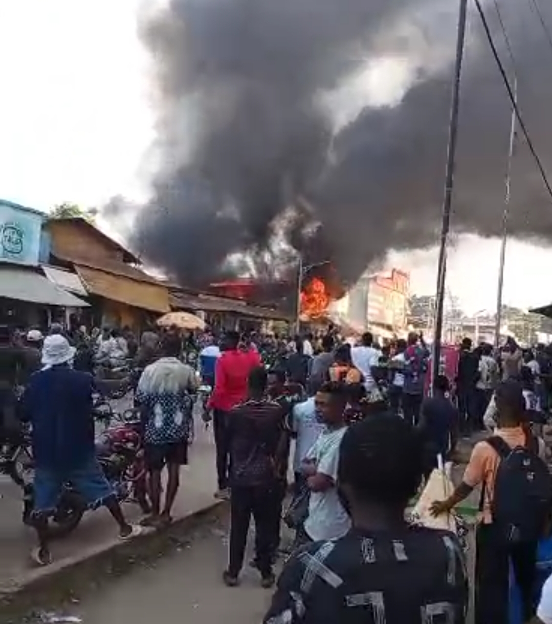 Tshopo : Un incendie ravage la place du canon à Kisangani (vidéo)