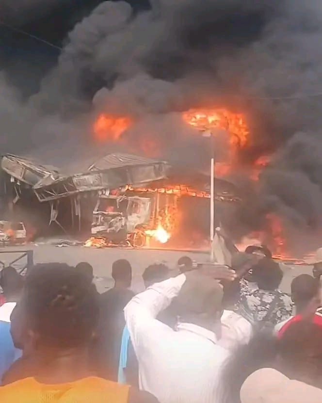 Kinshasa : une station-service brûlée à Masina !