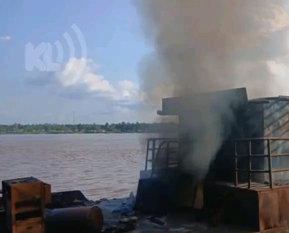 Tshopo: Une baleinière dévorée par le feu à Kisangani