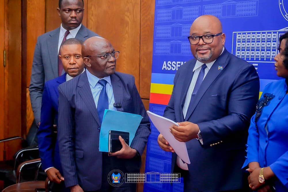 Assemblée nationale: La Commission Défense et Sécurité remet un rapport stratégique sur des dossiers sensibles au président Aimé Boji Sangara