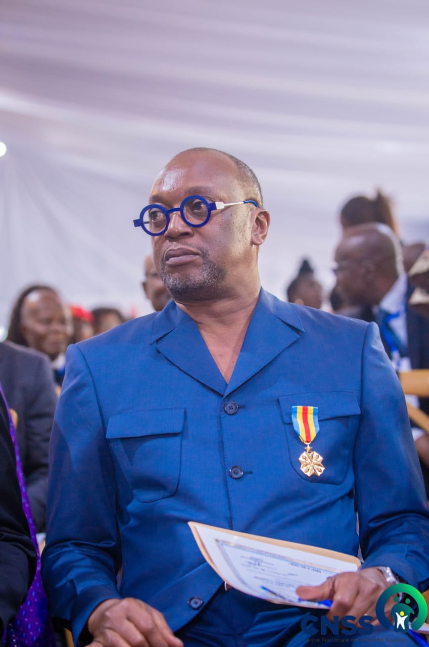 CNSS : Charles Mudiay Kazadi décoré de la médaille d’or du mérite civique pour ses réformes et sa gestion du personnel