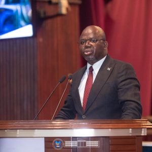 Assemblée nationale: Isaac JC TSHILUMBAYI plaide pour la réforme de la loi-cadre de l’enseignement et l’introduction renforcée de l’Anglais