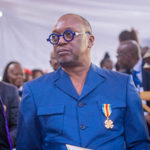 CNSS : Charles Mudiay Kazadi décoré de la médaille d’or du mérite civique pour ses réformes et sa gestion du personnel