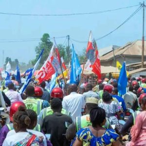 Tshopo: Le Président de l’Assemblée provinciale accueilli triomphalement à l’aéroport de Bangboka