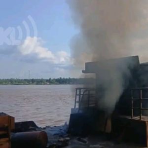 Tshopo: Une baleinière dévorée par le feu à Kisangani