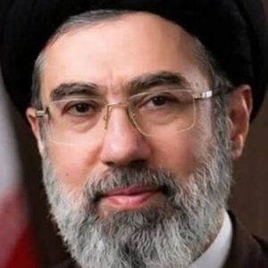 Moyen-Orient : Mojtaba Khamenei succède à son père comme nouveau Guide suprême de l’Iran